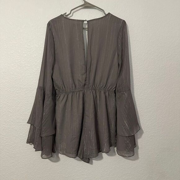 Tobi - Ring Me Grey Bell Sleeve Romper - BNWT -M - Picture 3 of 4